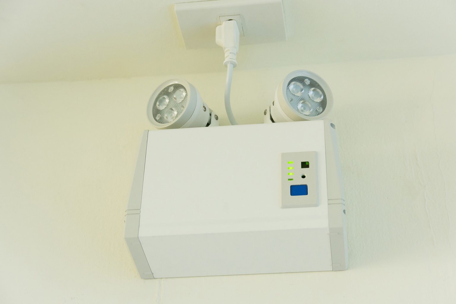 O que é um Sistema de Iluminação de Emergência? Confira